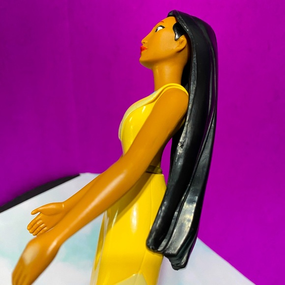 DISNEY VINTAGE 1995 POCAHONTAS INDIAN VINYL DOLL PRINCESS OF POWTAN APPLAUSE 10” - Picture 8 of 12